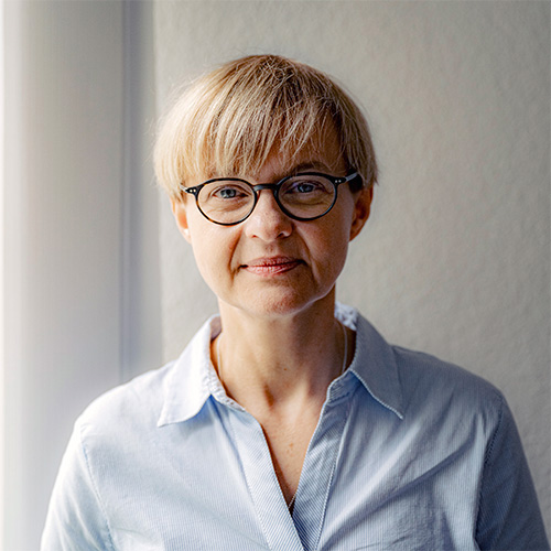 Portraitfoto von Prof. Dr. med. Ute Lewitzka, Inhaberin der ersten deutschlandweiten Professur für Suizidologie und Suizidprävention an der Goethe-Universität Frankfurt