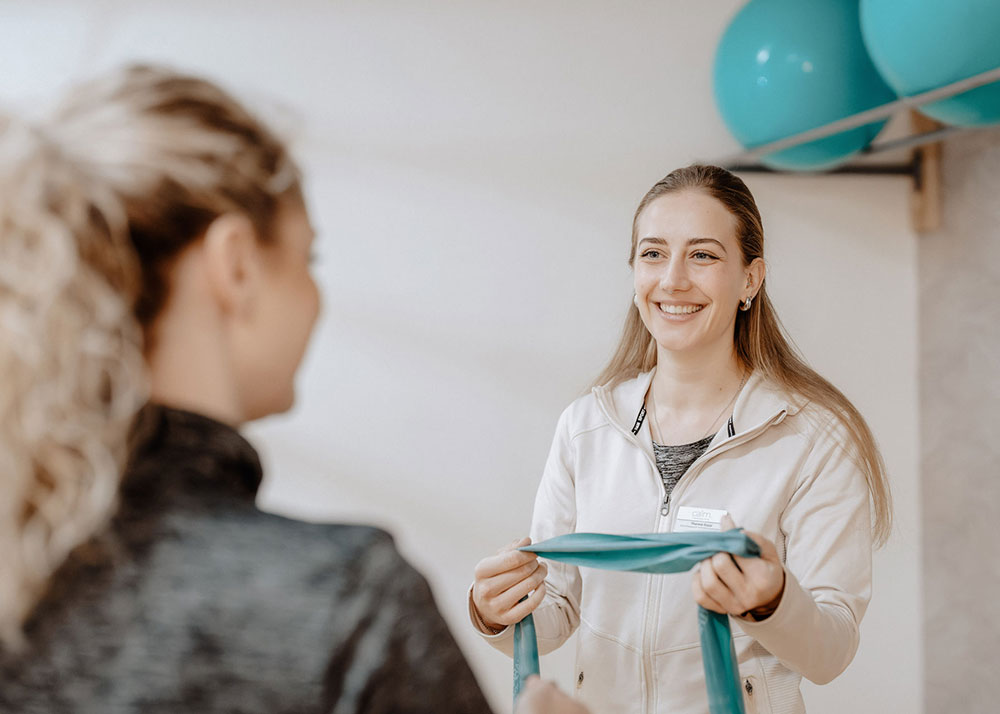 Patientin während der Sporttherapie in der calm Tagesklinik Stuttgart