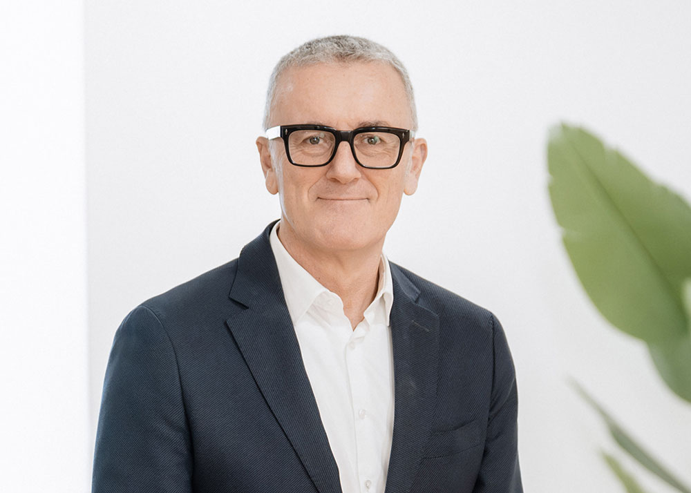 Portraitfoto von Alexander Conz, Chefarzt der calm Tagesklinik Stuttgart