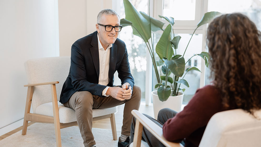 Alexander Conz, Ärztlicher Leiter der calm Tagesklinik Stuttgart, über psychische Stabilität in Lebenskrisen am 19. August 2026