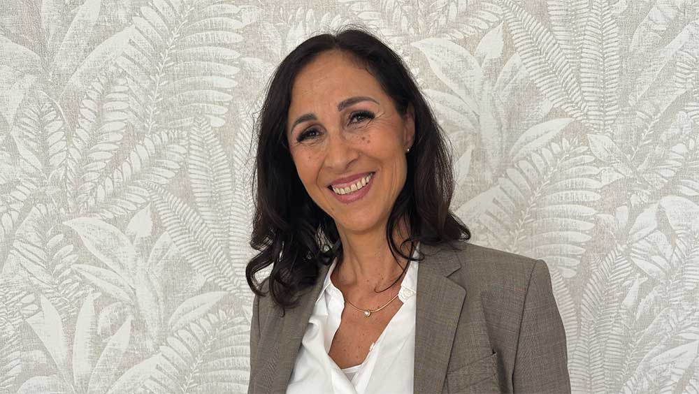 Portraitfoto von Dr. Stefanie Martinek, Chefärztin der calm Tagesklinik Düsseldorf
