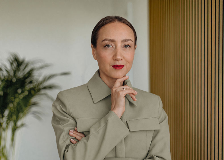 Portraitfoto von Julia Haynes, Oberärztin der calm Tagesklinik Düsseldorf