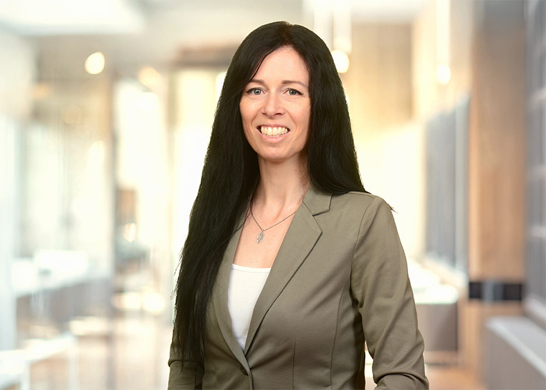 Portraitfoto von Kristina Schnücker, Oberärztin der calm Tagesklinik Düsseldorf