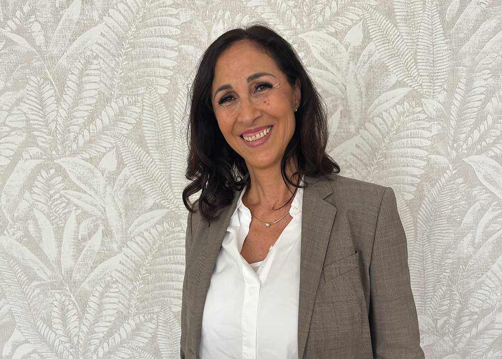 Portraitfoto von Dr. Stefanie Martinek, Chefärztin der calm Tagesklinik Düsseldorf